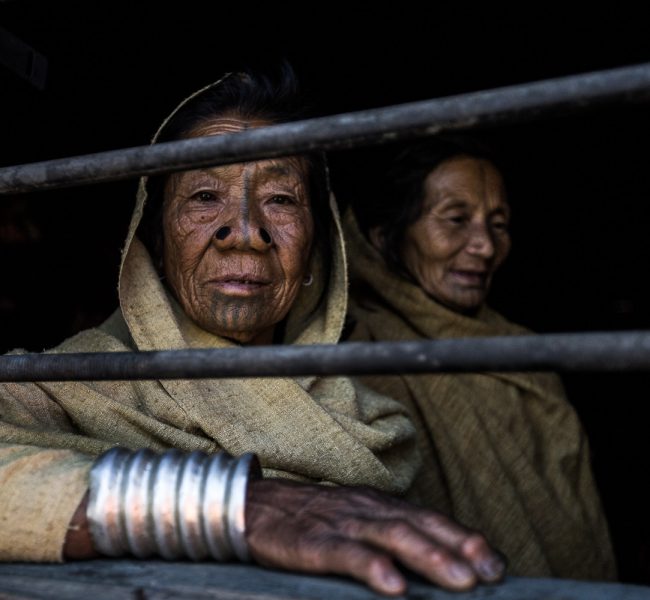 willy-sanson-fotografo-foto-photographer-viaggiare-travel-viaggio-asia-birmania-nepal-reportage-bambini-persone-canon-national-geographic-artista-arte-photo-photography-portrait-canon-apatani--1-2