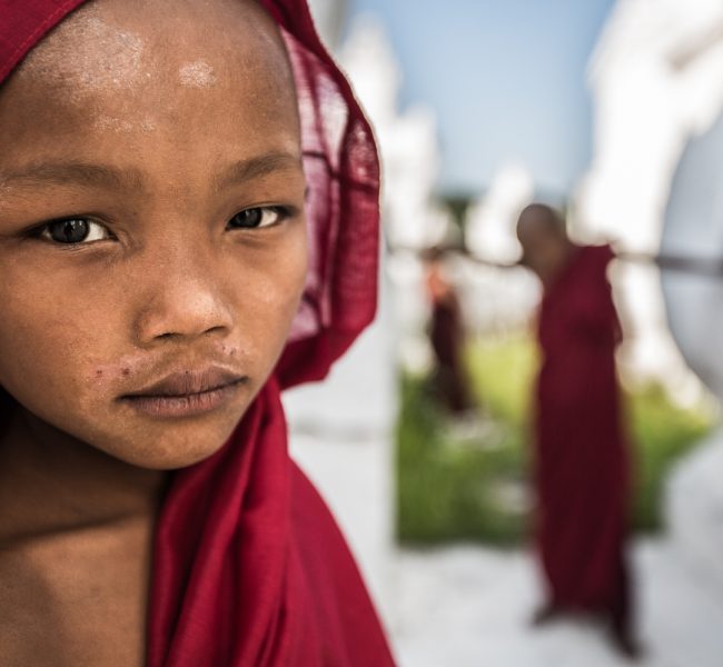 willy-sanson-fotografo-foto-photographer-viaggiare-travel-viaggio-asia--birmania--reportage-bambini-Monaci-monk