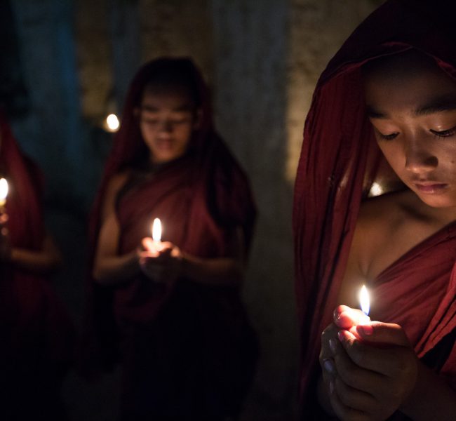 willy-sanson-fotografo-foto-photographer-viaggiare-travel-viaggio-asia--birmania--reportage-bambini-Monaci-monk